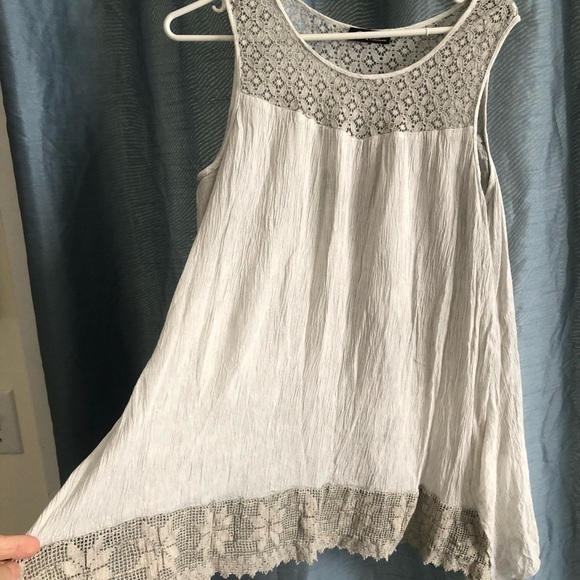 Papa Vancouver 100% cotton sleeveless Lacey top for those summer adventures! - Picture 2 of 10